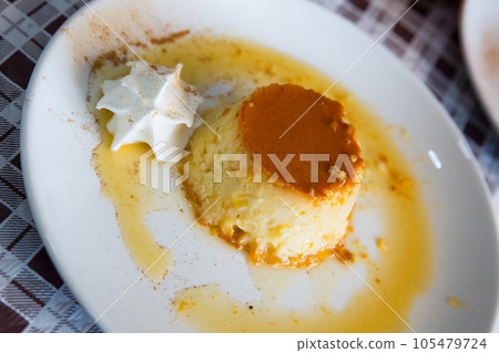 Appetizing caramel flan Appetizing caramel flan 105479724