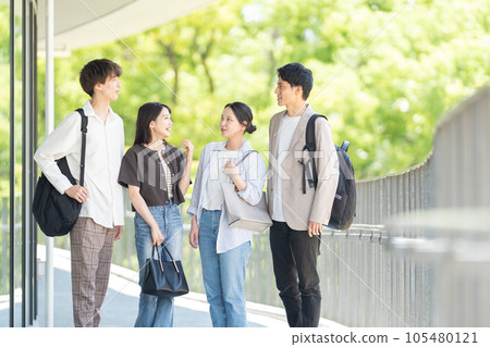 College student, international student, campus life 105480121