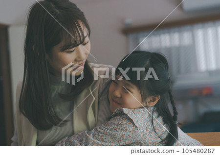 child, whelp, younger 105480287