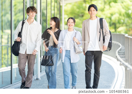 College student, international student, campus life 105480361