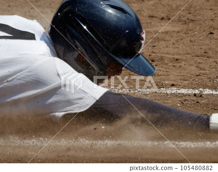 棒球比賽中球員頭部滑動 105480882