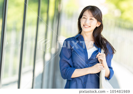 Business woman young woman business Business woman young woman business 105481989