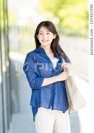 Business woman young woman business Business woman young woman business 105481990