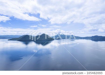 Lake Toya Nakajima seen from Ukimido Park (aerial view) 105482093
