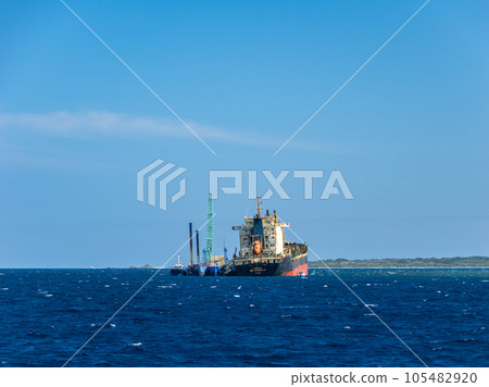 A stranded ship 105482920