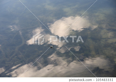empty water mirror 105483331