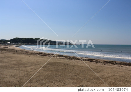 神奈川縣鎌倉市由比濱海灘風景 105483974