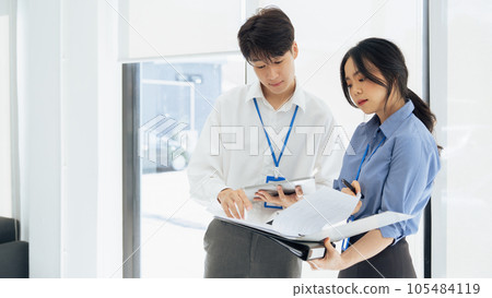 Employees discuss brainstorming planning business strategy together in the office Employees discuss brainstorming planning business strategy together in the office 105484119