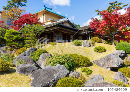 Autumn in Hakone, one of Japan's leading tourist destinations, Hakone Museum of Autumn Leaves Shinsenkyo 105484609