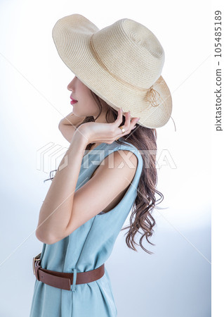 戴著草帽的女人 戴著草帽的女人 105485189