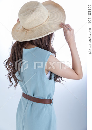 戴著草帽的女人 戴著草帽的女人 105485192