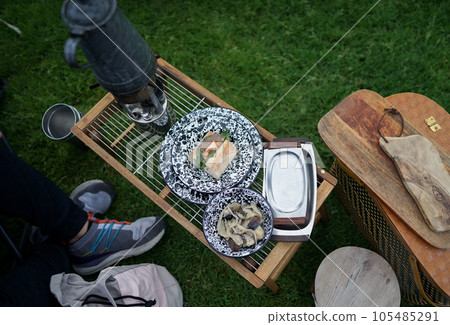 sandwiches outdoors 105485291