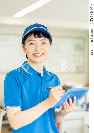 快遞女司機送行李 105486140