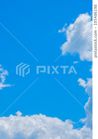 [照片素材]藍天，夏日的天空，背景素材，八月，複製空間 105486198