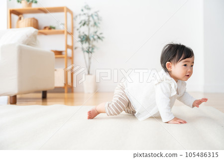 9個月大的寶寶 105486315