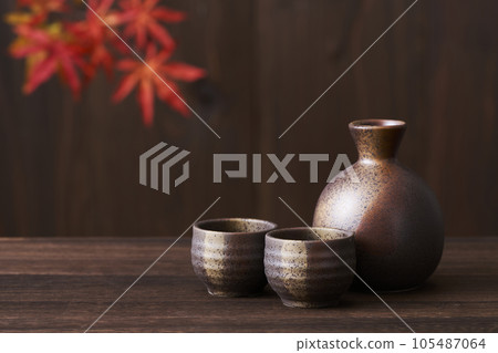 An image of a set of sake cups and sake bottles and a maple An image of a set of sake cups and sake bottles and a maple 105487064