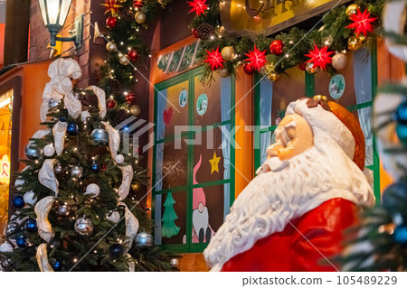 christmas santa claus decoration december winter event occassion copy space 105489229