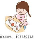 girl drawing a picture 105489418