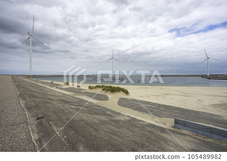 Wind turbines on edge of  national park Oosterschelde, Domburg - Vrouwenpolder, The Netherlands 105489982