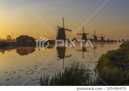 Traditional Dutch windmills in Kinderdijk - Unesco site, The Netherlands 105490478