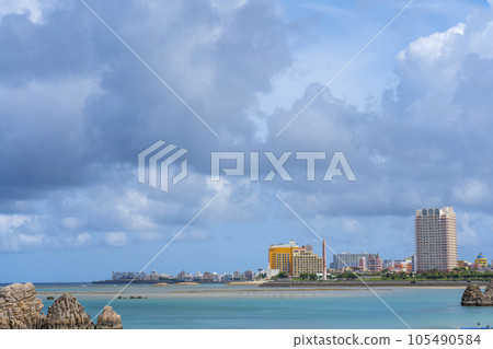 從沖繩安良波海灘看美國村 105490584