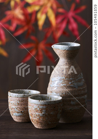 Sake bottle and sake cup set and colored maple Sake bottle and sake cup set and colored maple 105491859
