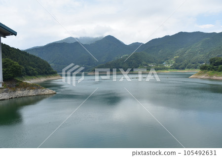 Scenery around Shimokubo Dam, a famous spot in Fujioka City, Gunma Prefecture 105492631
