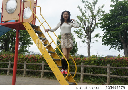 Healthy tall beautiful woman playing in the park Healthy tall beautiful woman playing in the park 105493579