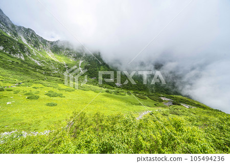 Kisokomagatake Senjojiki Cirque in summer wrapped in gas 105494236