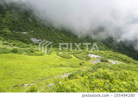 Kisokomagatake Senjojiki Cirque in summer wrapped in gas 105494280