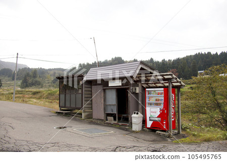 Quiet Countryside Bus Stop Waiting Area 105495765