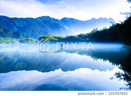 Yakeyake reflected in Taisho pond 105497691