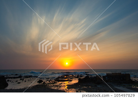 The setting sun of Furofushi Onsen 105497829