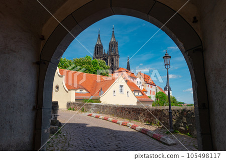 12.05.2022 view of the Albrechtsburg castle and the Meissen Cathedral. Meissen, Saxony, Germany 105498117