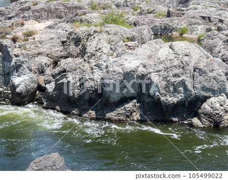 Toryu-nada in summer (Kato City, Hyogo Prefecture). A scenic spot in the midstream of the Kako River. 105499022