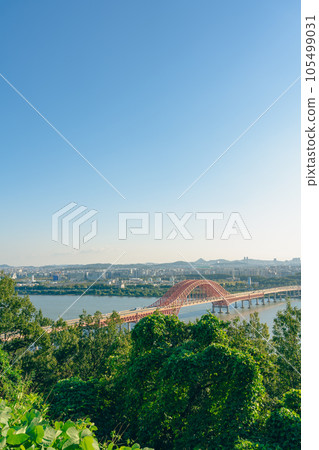 Panoramic view of Seoul city and Han river, Banghwadaegyo Bridge from Haengjusanseong Fortress in Goyang, Korea 105499031