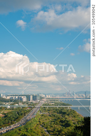 Panoramic view of Seoul city and Han river from Haengjusanseong Fortress in Goyang, Korea 105499042