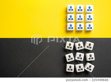 Good and badly coordinated teams. An example of a good and bad leader. To put in order subordinates, to make the group effective. A successful and an disordered teams. 105499686