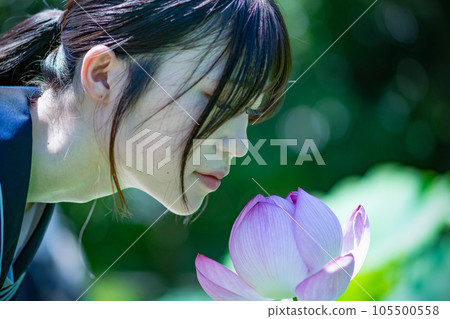 聞蓮花的女孩 105500558