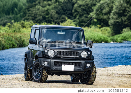 好車滴水，背景是河流 105501242