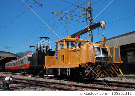Alpico Kotsu ED301 electric locomotive and 3000 series train being pulled by a motor car_2023/7/2 Alpico Kotsu ED301 electric locomotive and 3000 series train being pulled by a motor car_2023/7/2 105501311