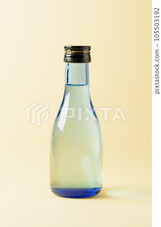Clear bottle (cider or liquor) mockup without label 105503192