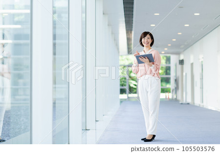 Business woman working in the office Business woman working in the office 105503576