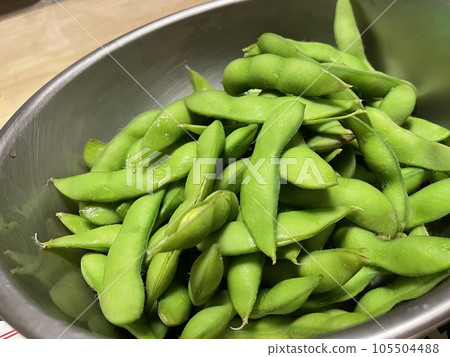 A lot of boiled edamame in a bowl A lot of boiled edamame in a bowl 105504488