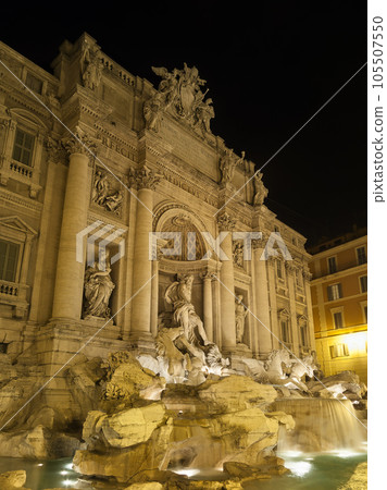 Illuminated Trevi Fountain / Night view / Trevi fountain, Rome 105507550