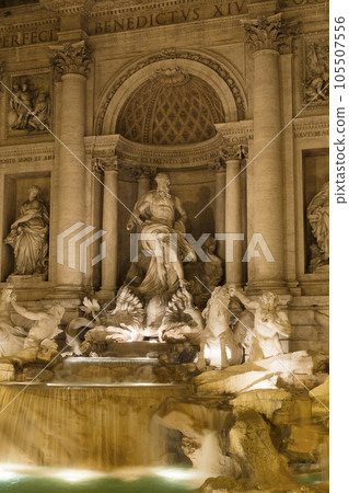 發光的特萊維噴泉 / 夜景 / 特萊維噴泉,羅馬 發光的特萊維噴泉 / 夜景 / 特萊維噴泉,羅馬 105507556