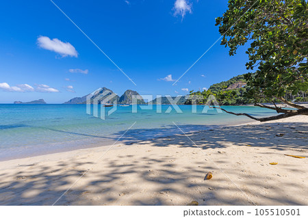 Impression of the paradisiacal Maremegmeg beach near El Nido on the Philippine island of Palawan during the day 105510501