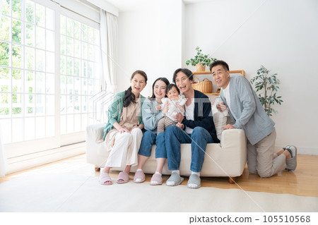 一個微笑的三代家庭 一個微笑的三代家庭 105510568