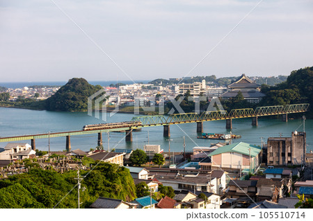 [Kise Main Line] Limited Express Nanki Crossing the Kumano River Bridge 105510714