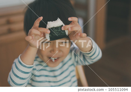 飯糰 吃 品嚐 105511094